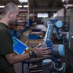 Roboty współpracujące -...