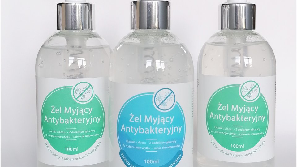 Etykiety z lakierem antybakteryjnym