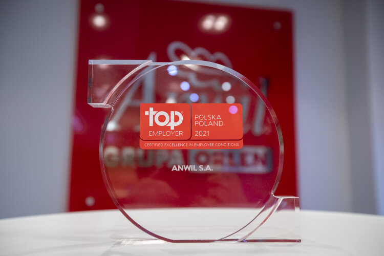 statuetka-top-employer-anwil-1