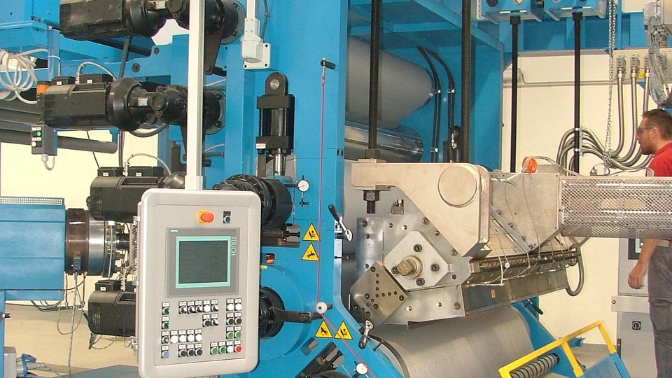 Single calender extrusion expertise for the production of waterproofing membranes
