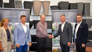 Jelenia Plast kontraktuje