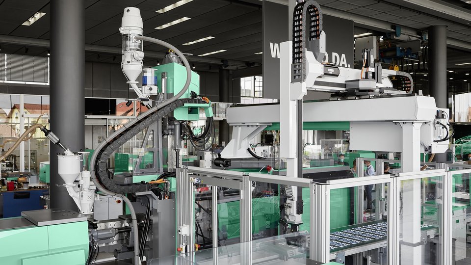 More space, modularity, and ease of use with multi-component injection moulding