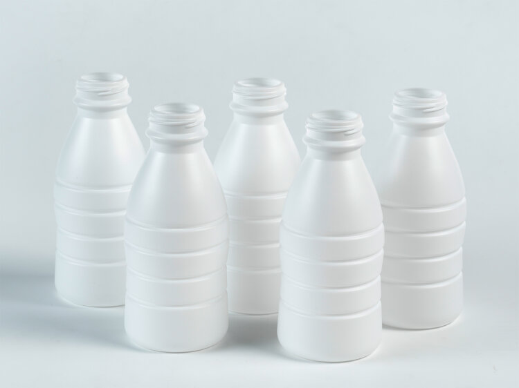 2-hdpe-milk-bottles-300dpi