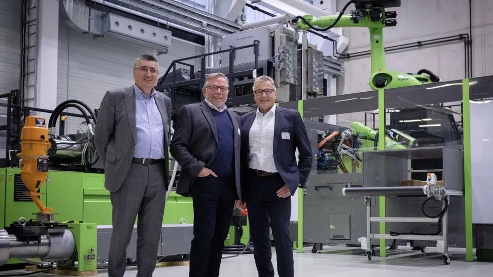 Fraunhofer pilot plant centre commissions two ENGEL machines