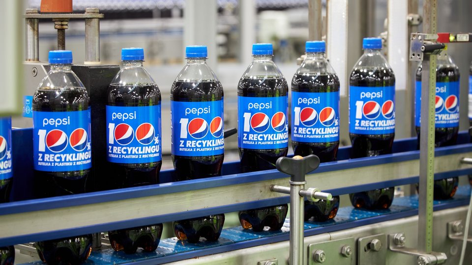 Pepsi i Mirinda w butelkach pochodzących w 100% z recyklingu 