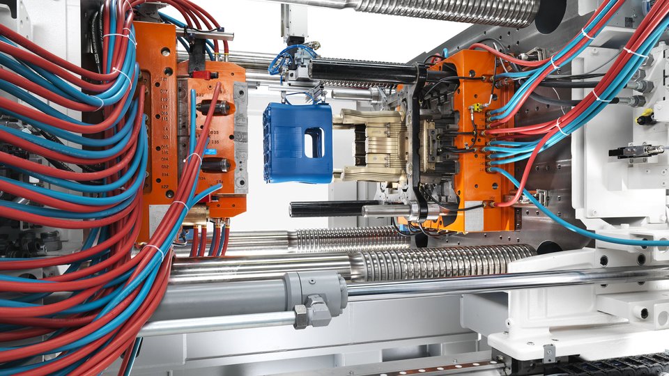 Lucrative early start - the "synchronous motion" of KraussMaffei Automation