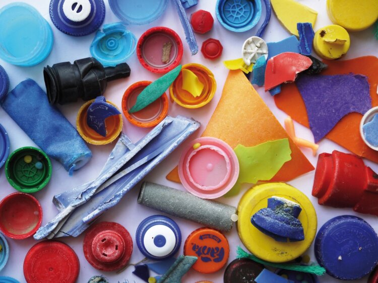 plastic-2304042-rgb