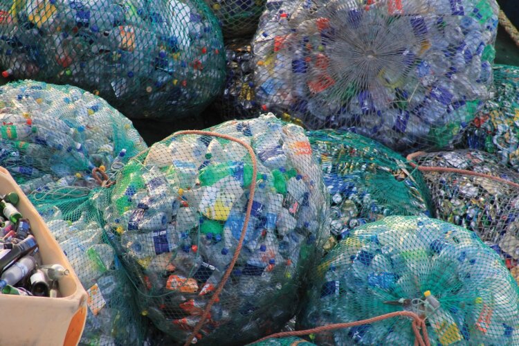 plastic-631625-rgb