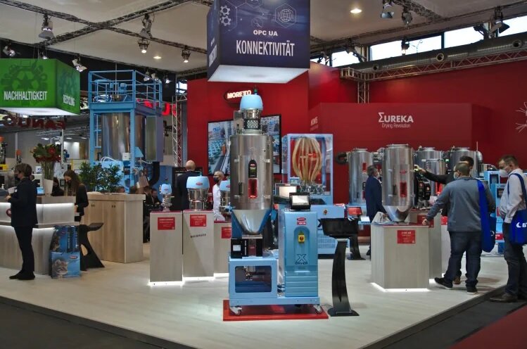 The show goes on, 4 events in April for Moretto