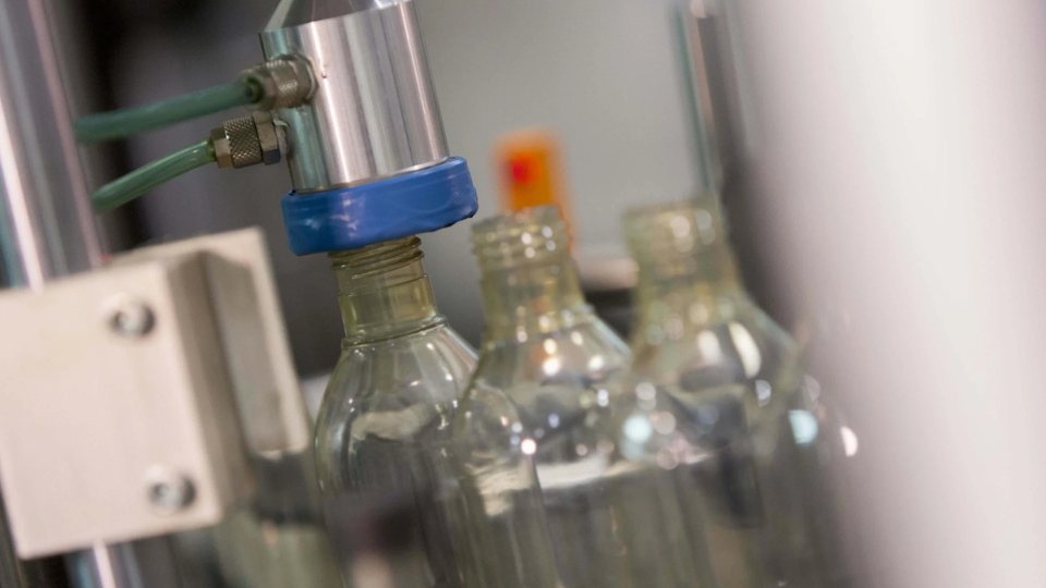 Bormioli Pharma and Pierre Fabre develop a 100% recycled PET packaging for Eludril