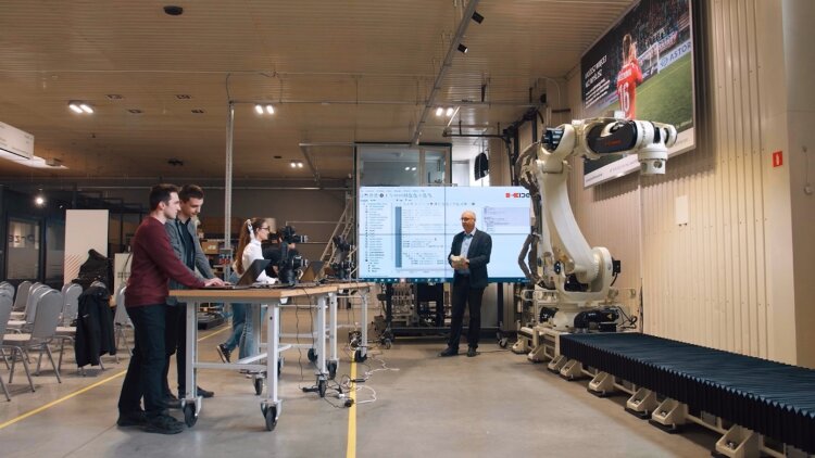 zajecia-dla-studentow-z-programowania-astorino-w-astor-robotics-center