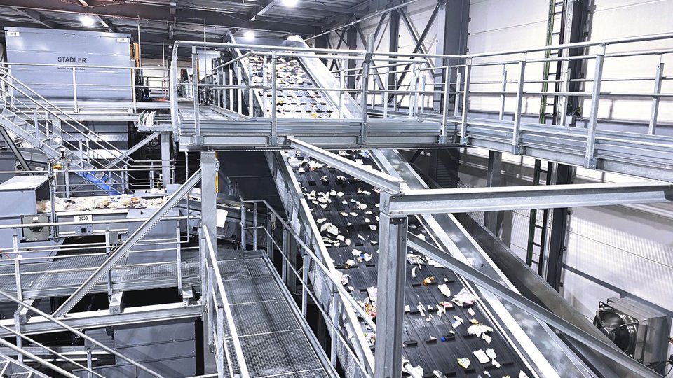 Stadler designs and installs state-of-the-art light packaging sorting plant for Tbm