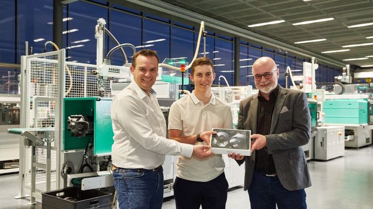 Arburg K 2022 raffle: Maximilian Vetter wins iPad