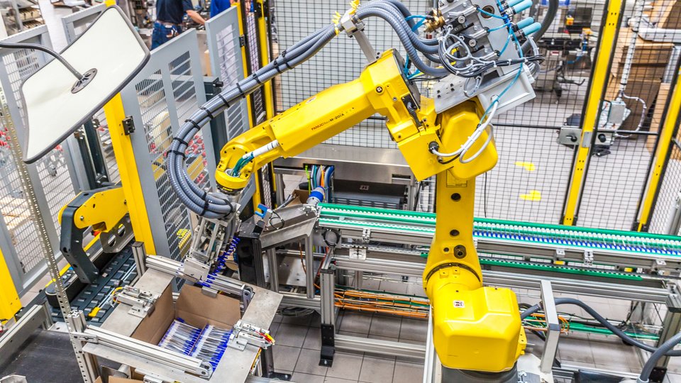 Fabryki otwierają się na roboty