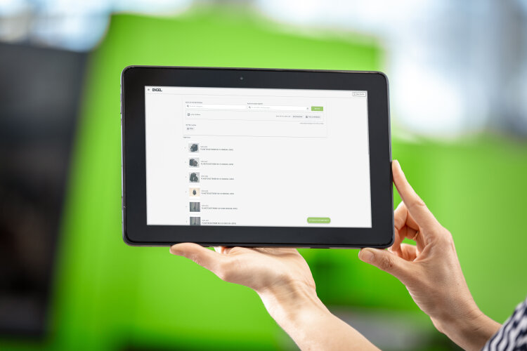2023-08-engel-produkte-service-csd-hotline-tablet