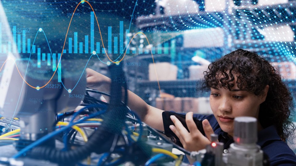 Siemens i Microsoft wprowadzają asystenta AI, który zwiększy wydajność procesów