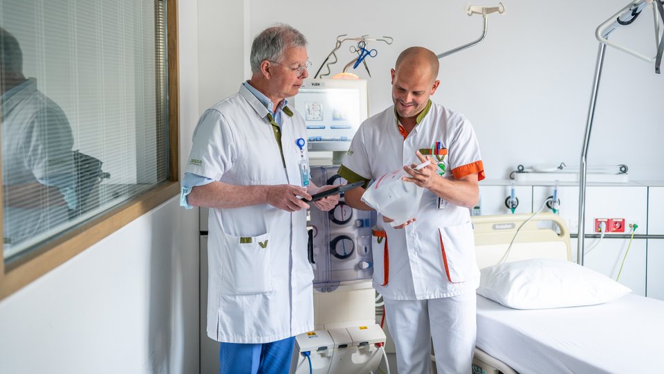 Advanced recycling of used medical plastic