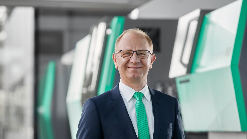 European premiere: Arburg’s new “treasure”, the Allrounder 720 E Golden Electric