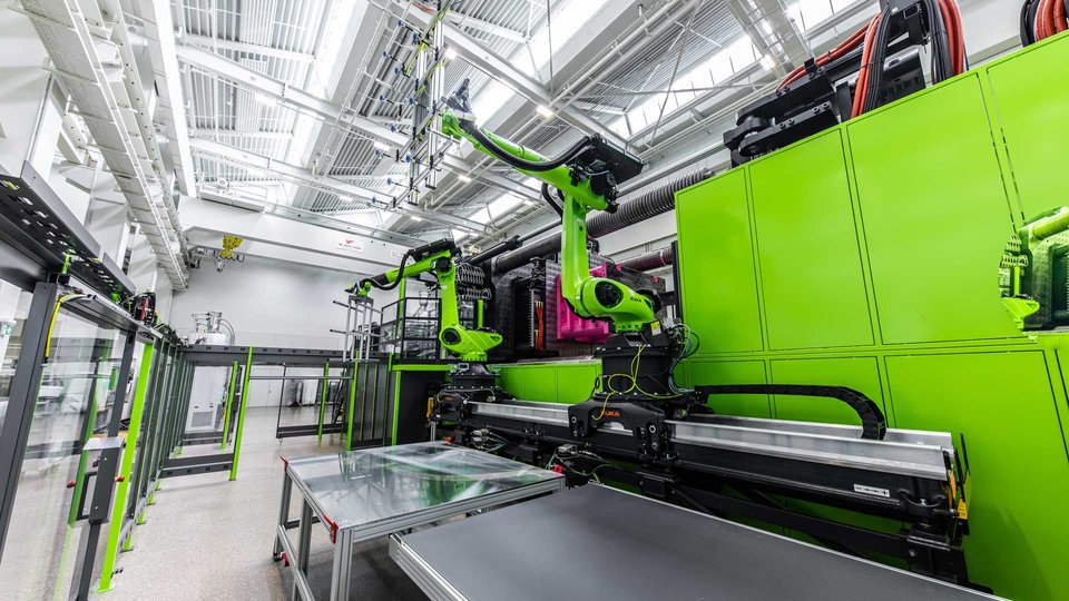 Engel presents the world's largest technical center injection molding machine 