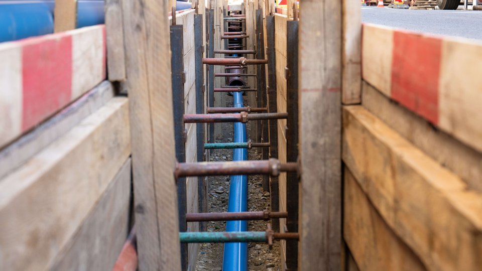 Drinking water pressure pipes made from chemically recycled plastic