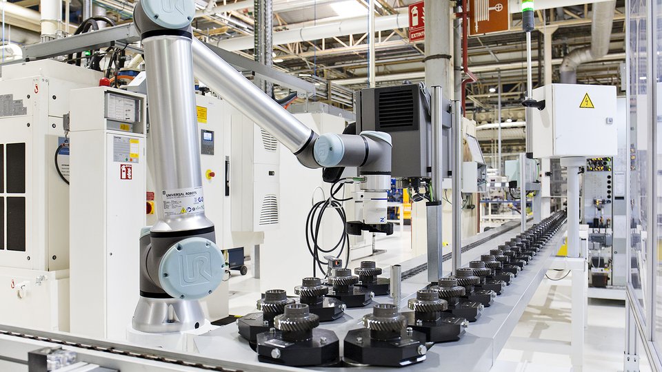 Wyniki badania Universal Robots: producenci stawiają na AI