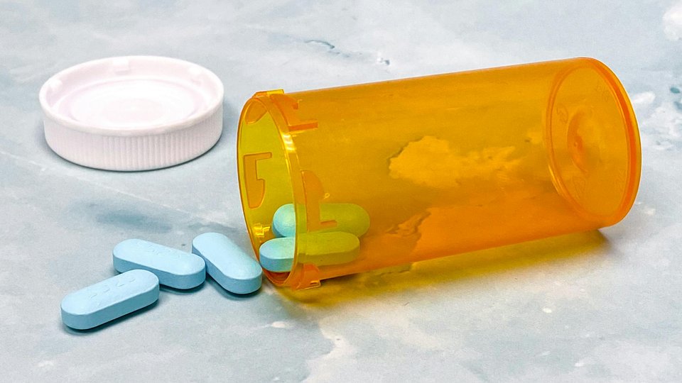 Berry launches new alternative to coloured PET pill bottles