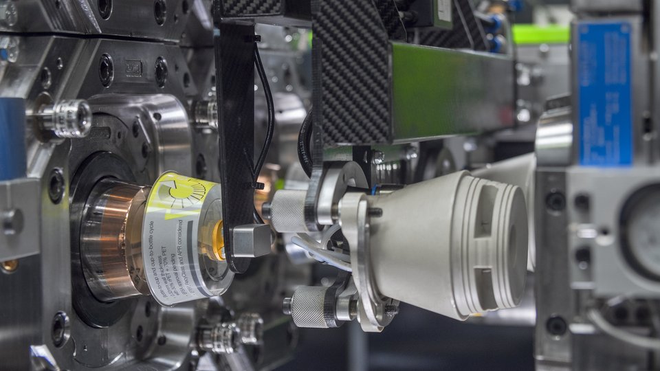 rPET w produkcji cienkościennych opakowań 