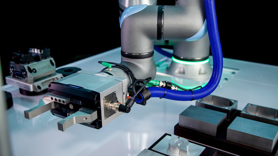 Podsumowanie roku 2024 według Universal Robots