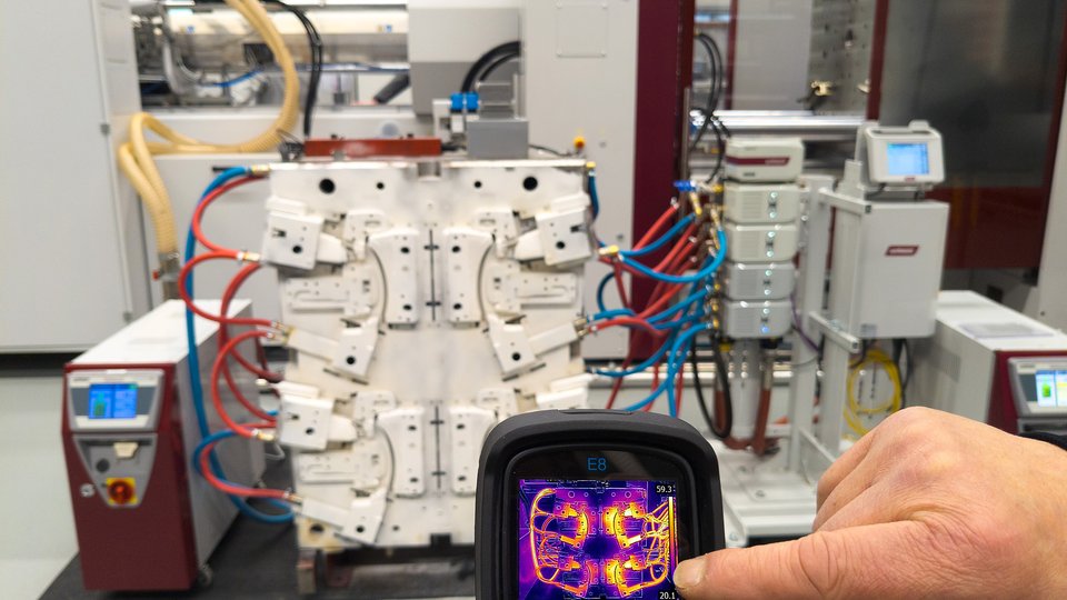 Expert MouldTemp assistance system from Wittmann tabilizes temperature control