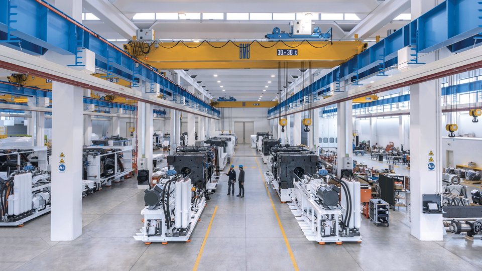 Solidność i technologia w europejskim wydaniu: BMB na Plastpol 2025