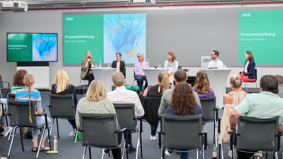 Giving courage - renowned women speak and discuss at and with Arburg