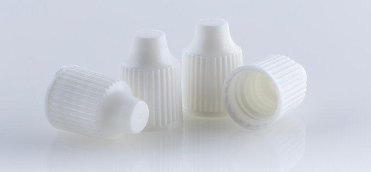 Closing caps for small eye drop bottles – produced on the new EcoPower Primus