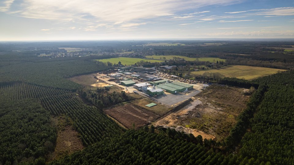 Lesbats optimises material logistics with Toploader systems
