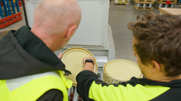 With the new Darex COV range Henkel is proactively addressing regulatory developments such as the REACH regulation by adopting technical solutions at an early stage and also actively supporting its customers in the transition to phthalate-free sealants. (