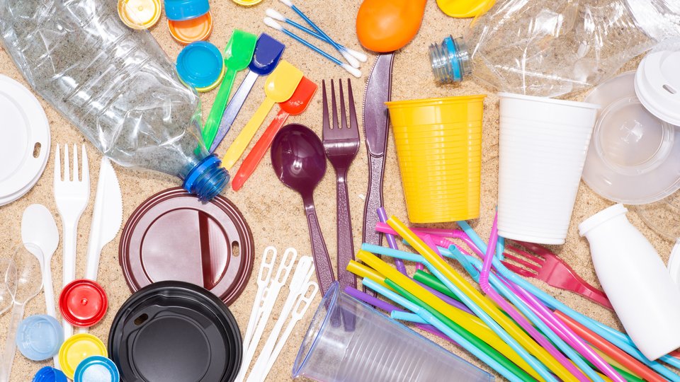 Plastics industry opposes hike in EU plastic levy