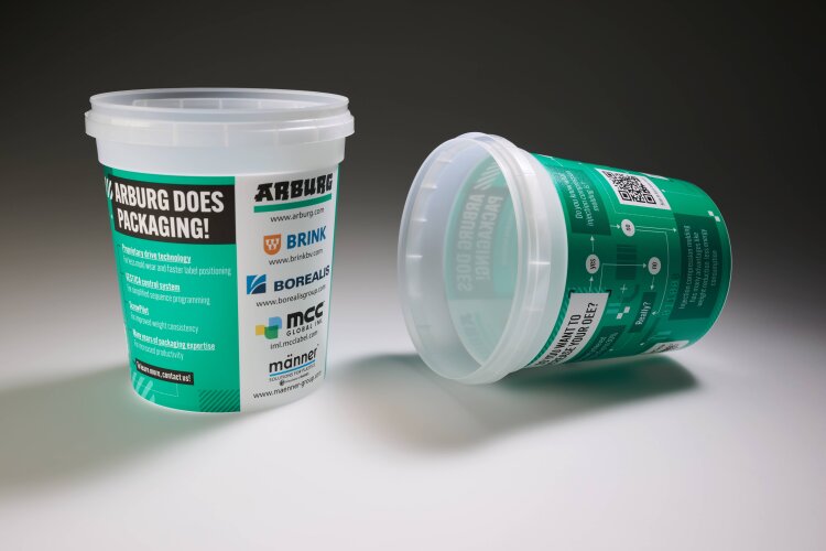 The recyclable IML round cups made of PP mono-material have a wall thickness measuring just 0.37 millimetres.