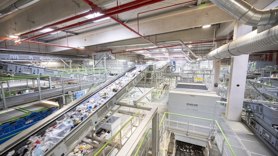 Stadler completes groundbreaking packaging sorting plant for PreZero