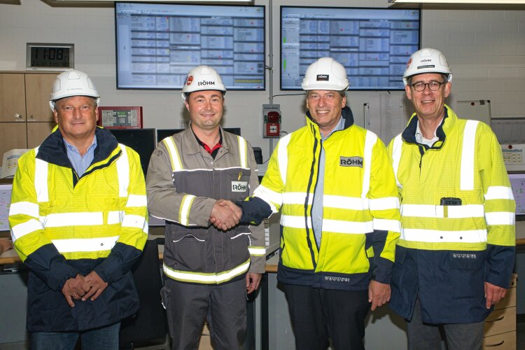 In the control room of the new plant: Hans Bohnen (CEO), Johannes Wolff (Operations Manager), Hans-Peter Hauck (COO), and Robert Weber (Site Manager Worms) are pleased about the successful commissioning.