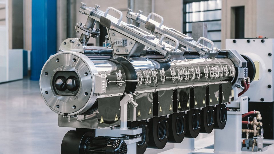SML unveils new twin-screw extruder at K 2025