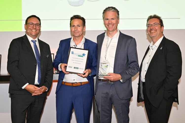 Receiving the Green Packaging Star Award, from left to right: Johannes Bergmair, General Secretary World Packaging Organisation, Thorsten Umek, Product Sleeve Manager Coveris, Philipp Niehues, Business Development Director Coveris, Harald Eckert, editior