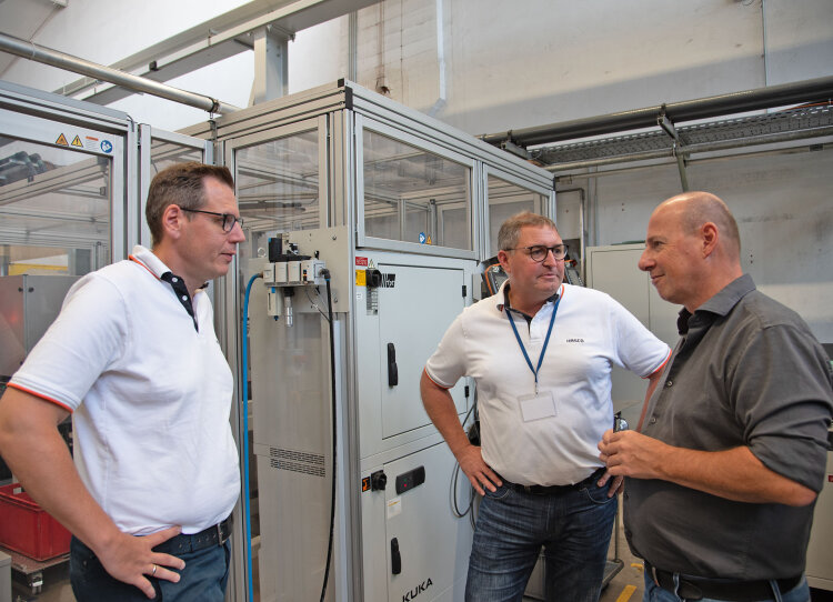 A satisfactory customer, Head of Moulding Tool Construction, Marcus Mohr, from the Magnetfabrik Bonn talking to the Hasco team.