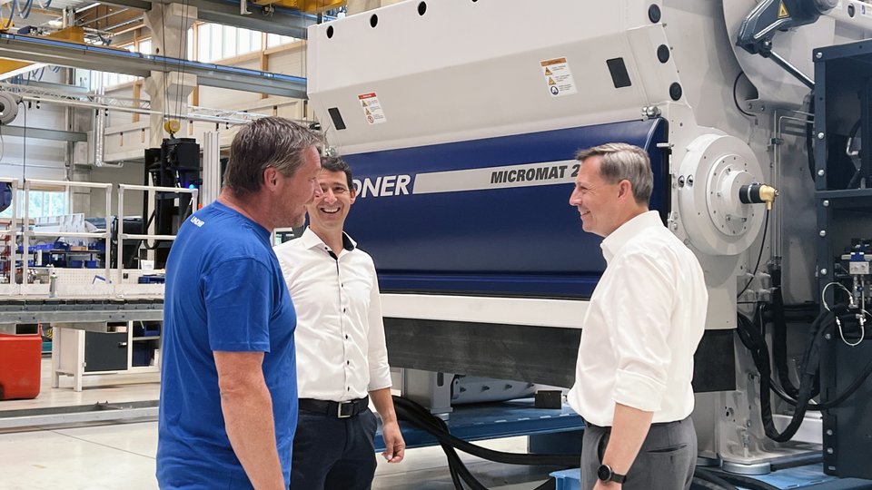 Lindner debuts fourth-generation Micromat shredder at K 2025