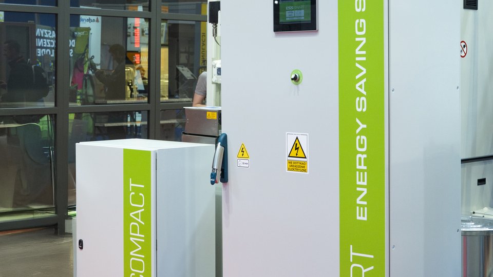 System ESS do oszczędzania energii we wtryskarkach hydraulicznych