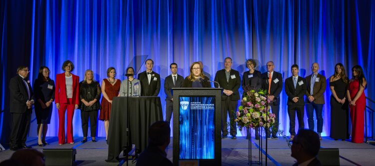 Syensqo, General Motors and Freudenberg Sealing Technologies teams receiving SPE Innovation Award 2025.