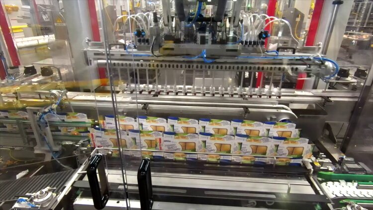 The IER 030 toploader places 400 bags per minute into the secondary packaging. (Image: Sacmi)