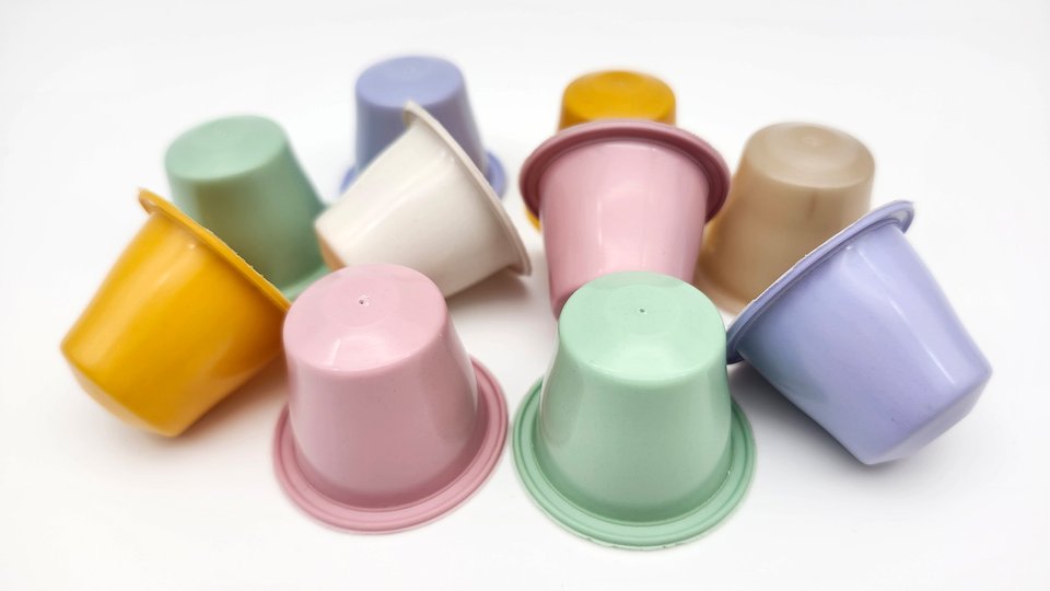 Biodegradable coffee capsules with improved oxygen barrier