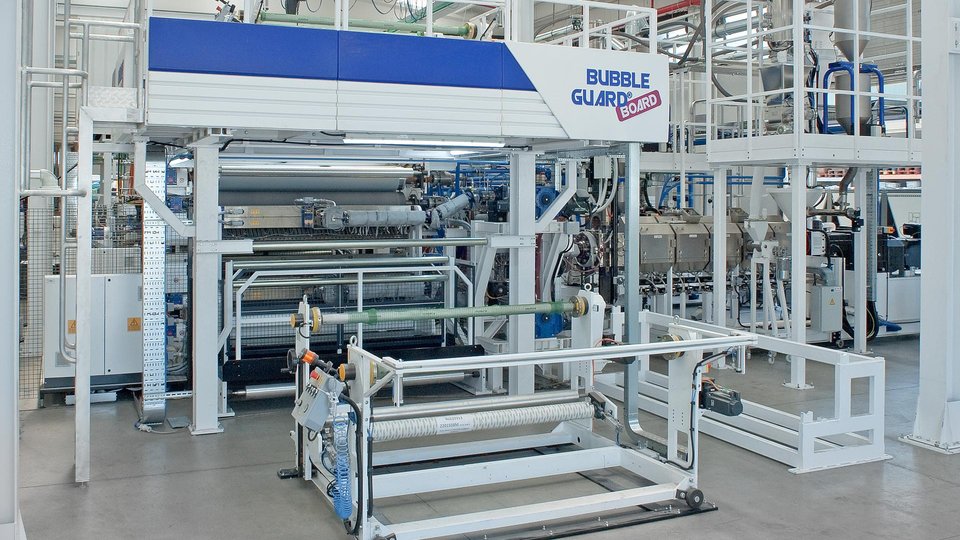 Ozer strengthens its Bubble Guard Board production with a new retrofit by Colines