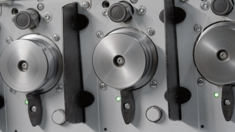 Smart Godets – the new technology of single-converter-controlled godets optimizes the operating point of each godet, thereby significantly improving energy consumption.