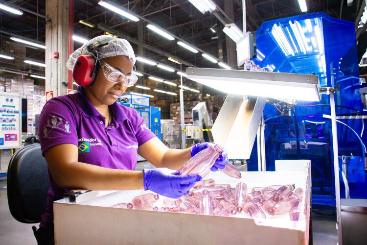 Packaging and recycling specialist Alpla looks back on a successful financial year 2025 in North and South America.