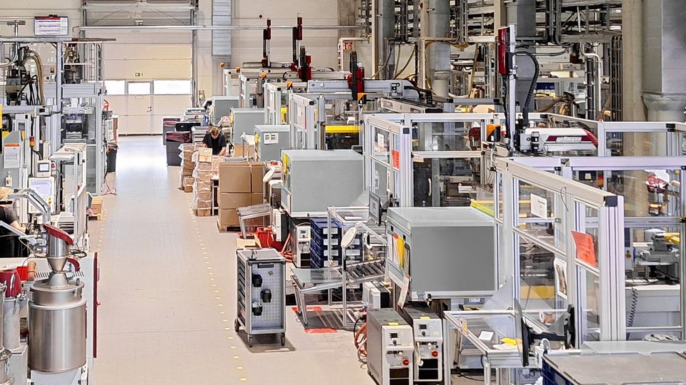 Standardization of linear robots increases flexibility at Rauschert